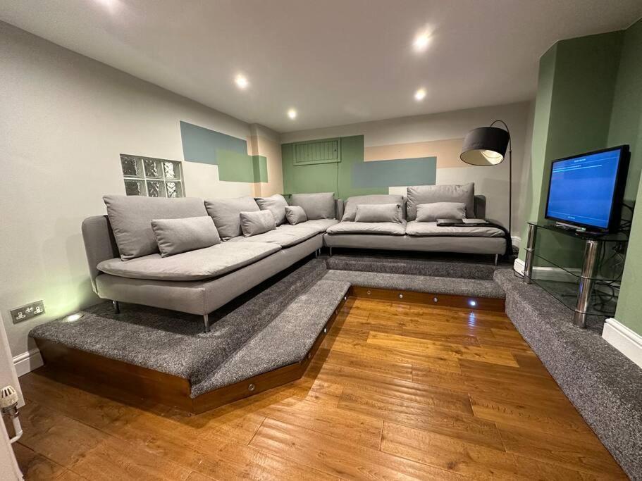 Stunning 5 Bed House In Chapel Allerton, Sleeps 9 Leeds  Exterior foto